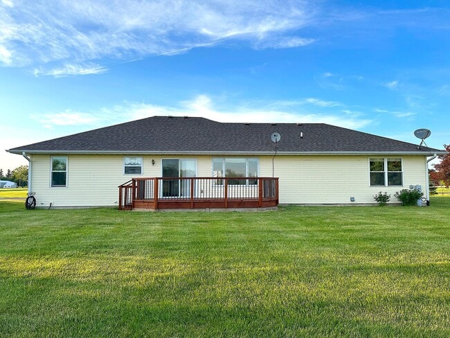 Building Photo - 105 Prairie Dr