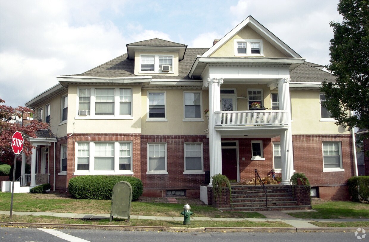 Building Photo - 81 Valley Rd