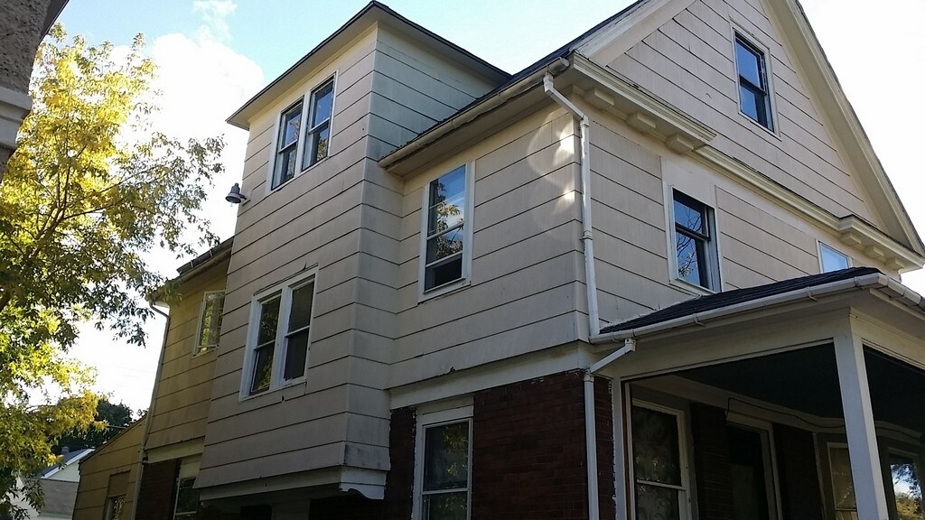 Primary Photo - 387 Durnan St
