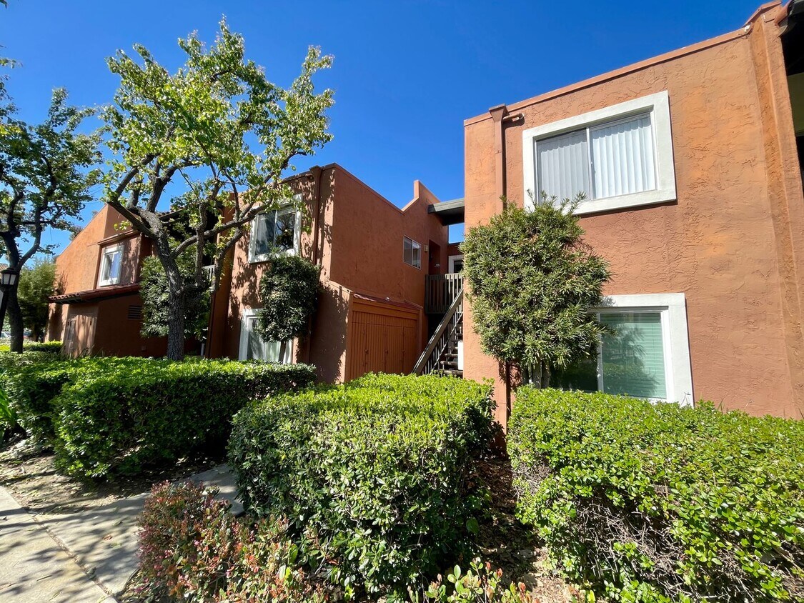 Primary Photo - Great 2B/2BA Condo in Rancho Bernardo w/ W...