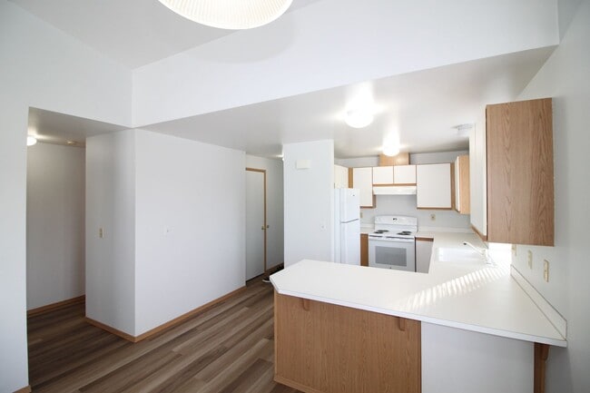 Building Photo - 2 Bed 2 Bath Condo - Near Downtown - NAS W...