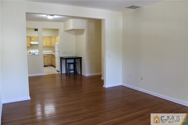 Building Photo - 231 Pinelli Dr