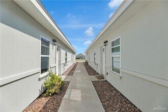 Building Photo - 12 N Winona Dr