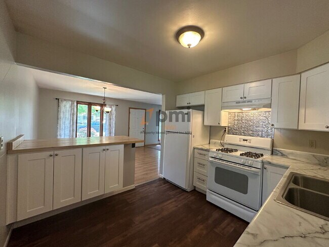 Building Photo - 6850 Van Buren Pl