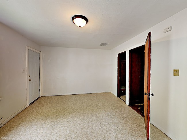 Building Photo - Studio, 1 bath  - 301 S 2nd St Apt 8