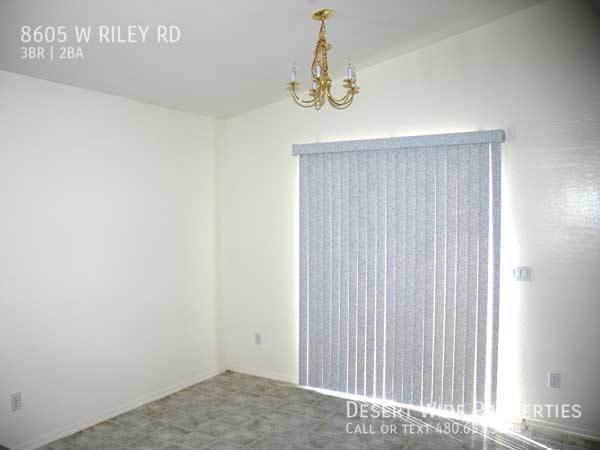 Building Photo - Nice 3 bedroom, 2 bath near 83rd Ave & Low...