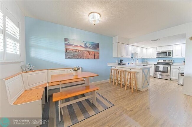 Building Photo - 715 S Ocean Dr
