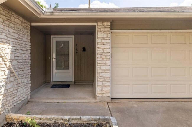 Building Photo - 4104 Harcourt Dr