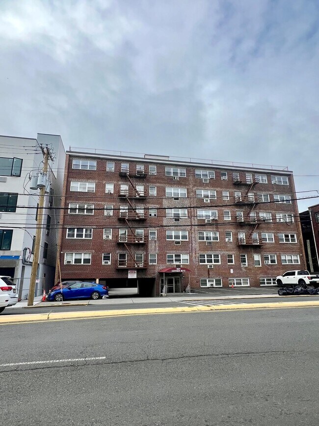 Foto del edificio - 8829 KENNEDY Blvd