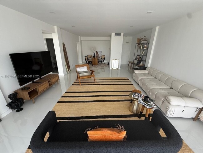 Building Photo - 9381 E Bay Harbor Dr