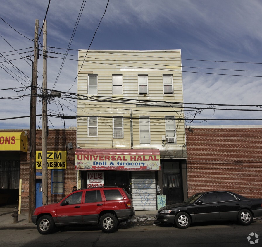 Building Photo - 32-19 Greenpoint Ave