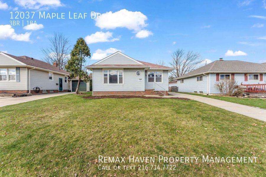 12037 Maple Leaf Dr, Garfield Hts Spaciou... House for Rent in