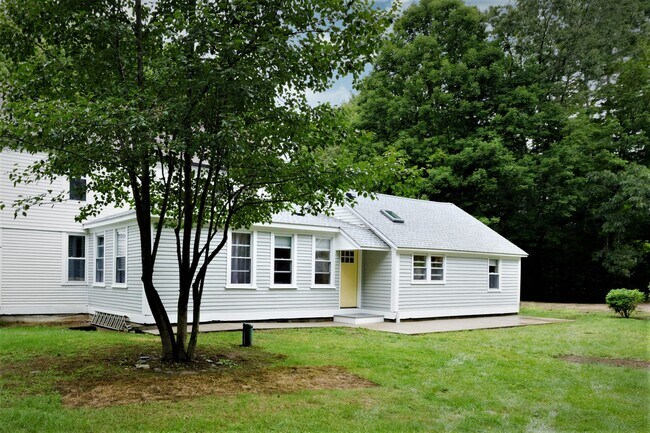 Foto del edificio - 227 Gurleyville Rd