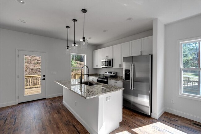 Foto del edificio - 131 Owenby Ln