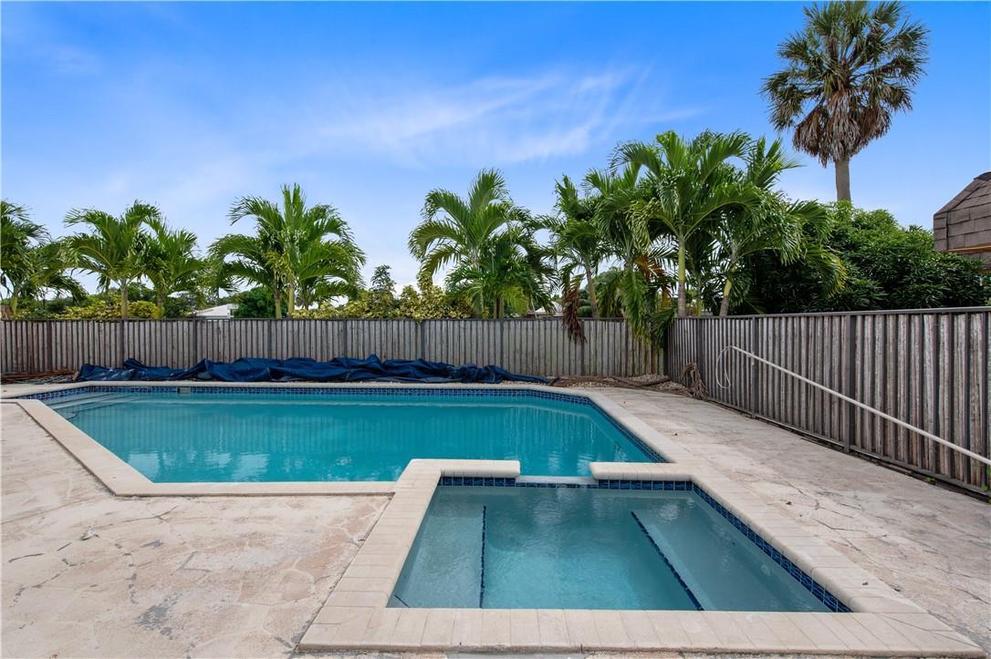 Primary Photo - 4600 King Palm Dr