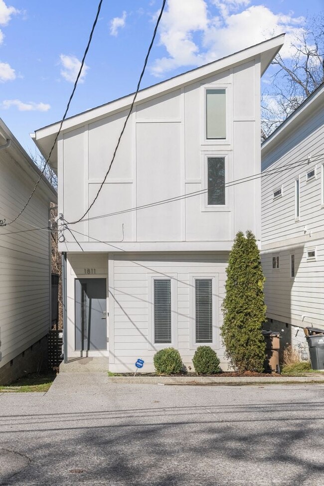 Building Photo - 1811 Cahal Ave