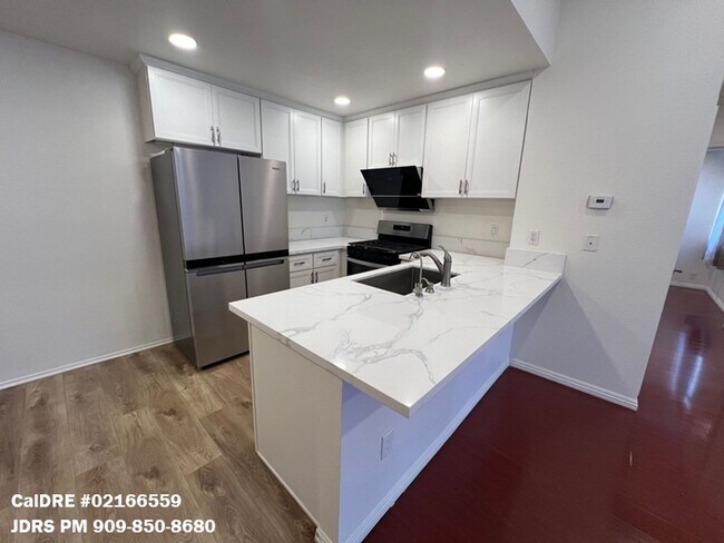 Building Photo - Second Floor Ontario 2 Bedroom Condo