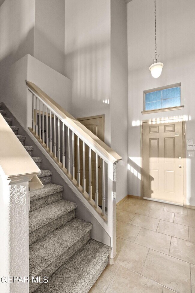 Foto del edificio - 14335 Alma Point