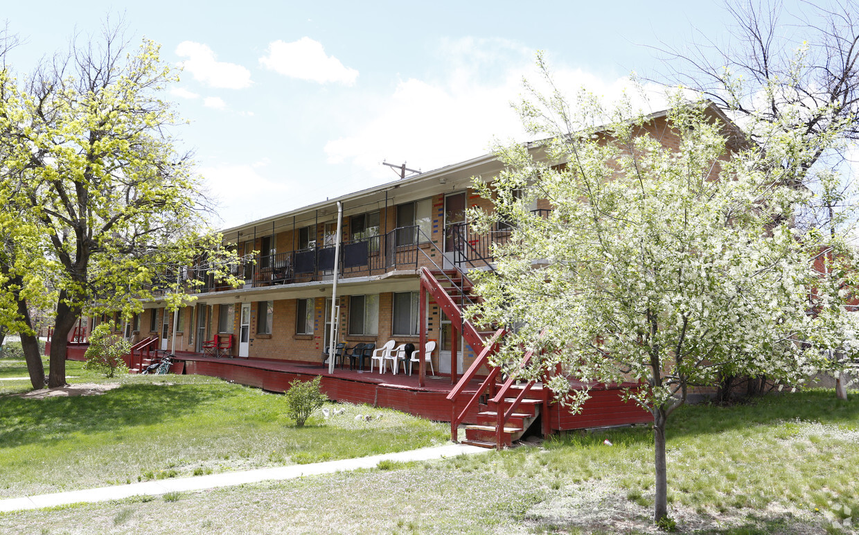 Building Photo - Creekside on 8th