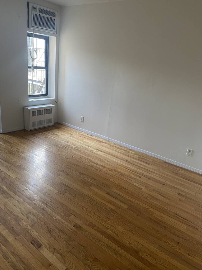 Building Photo - 310 E 85th St