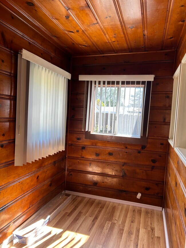 Building Photo - 1557 D St