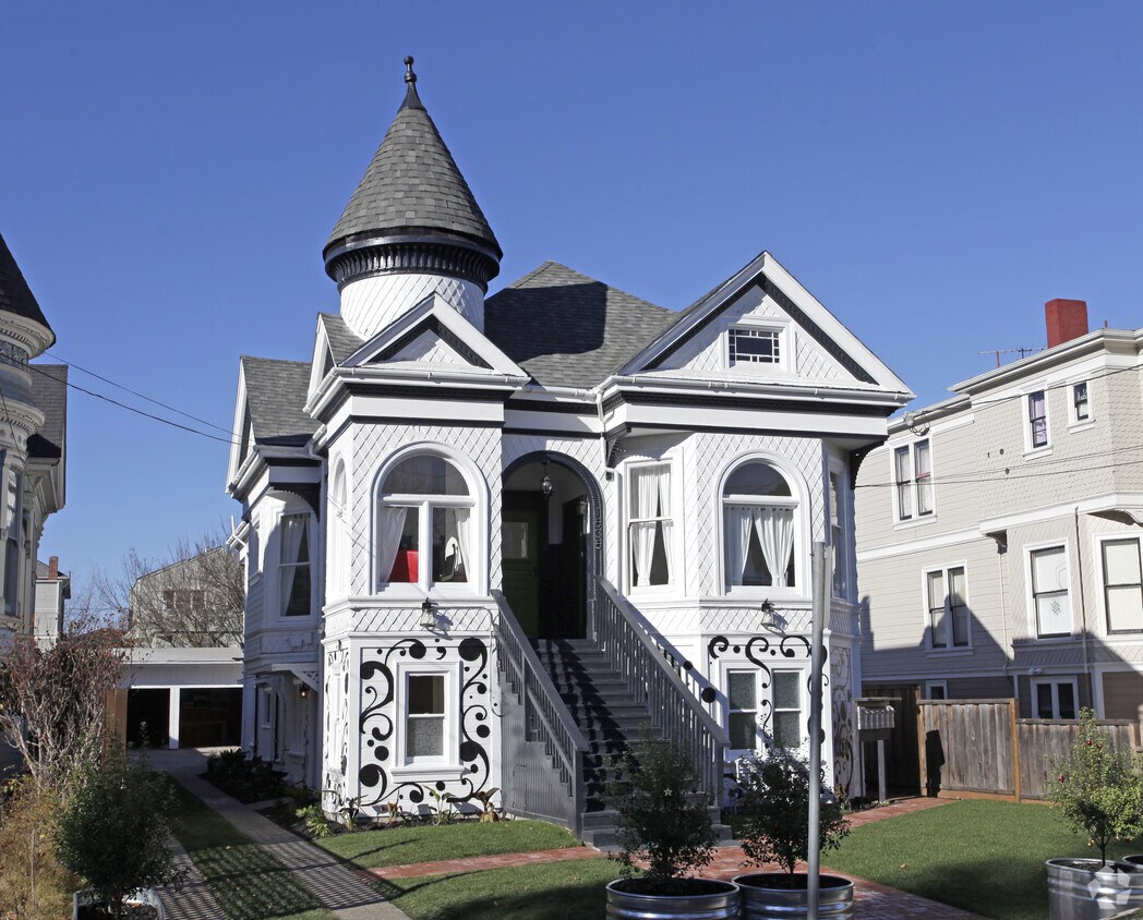 Primary Photo - 1535 Benton St
