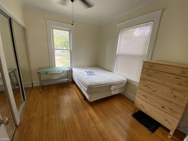 Foto del edificio - 6 br, 3 bath House - 717 McKinley Ave