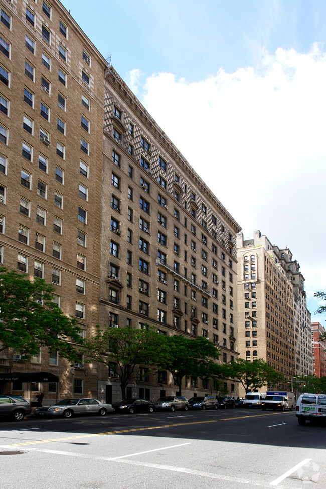 Foto del edificio - 680 West End Ave