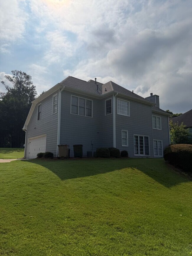 Foto del edificio - 3 Bed 2.5 Bath House in Flowery Branch