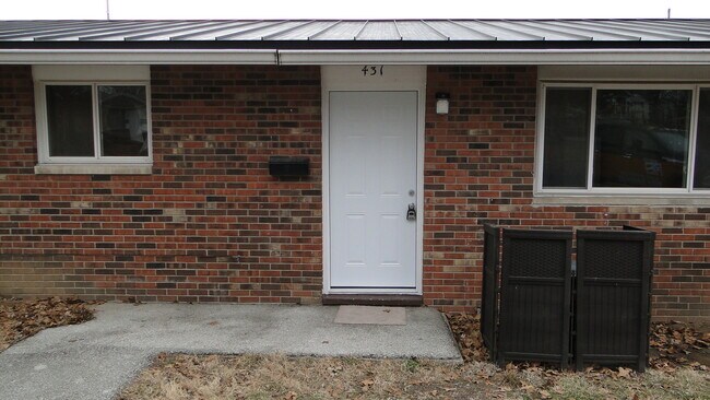 Building Photo - 433 N Old St Louis Rd