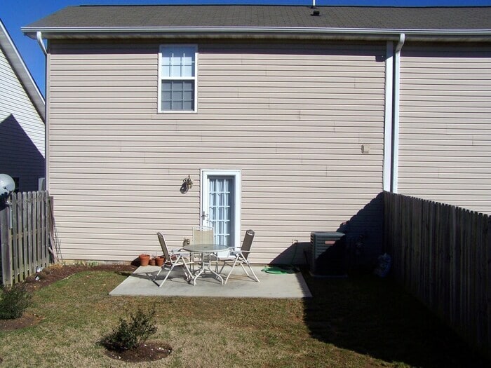 Foto del edificio - Modern 2-Bed, 2-Bath Townhouse with 2-Car Garage in North Knoxville