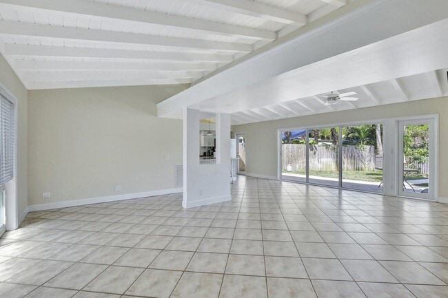 Building Photo - 1733 SW 5th Ct