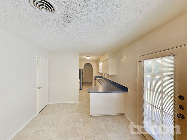 Foto del edificio - 204 NW Jayellen Ave