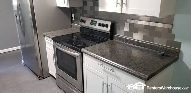 Building Photo - Available Now = 4 Bedroom 2 Bath Updated Home in Cottage Grove!
