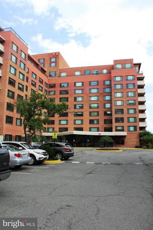 Primary Photo - 1011 Arlington Blvd