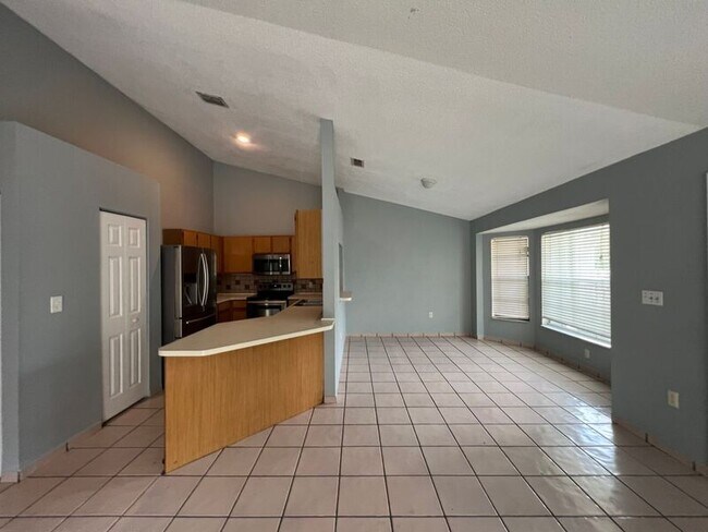 Building Photo - 7704 Lake Gandy Cir