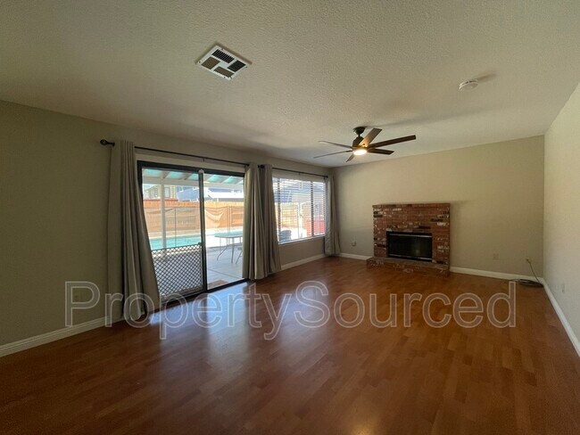 Foto del edificio - 1525 Daniels St