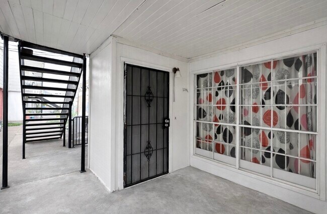 Foto del edificio - 8200 Broadway St