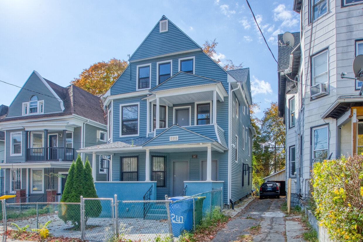 Primary Photo - 247 Willow St