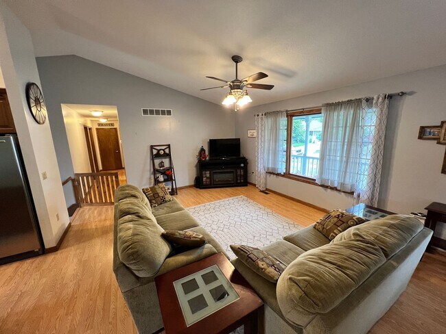 Building Photo - Beautiful St. George Home!