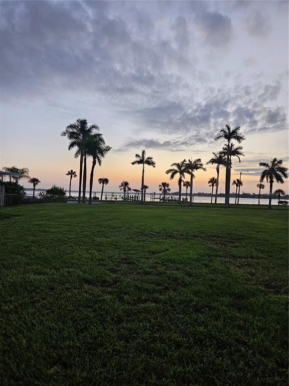 Primary Photo - 315 Crescent Ct E