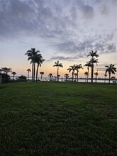 Building Photo - 315 Crescent Ct E