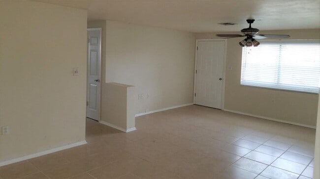 Foto del edificio - 3055 Primrose Dr