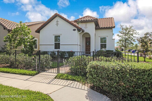 Building Photo - 596 Town Plaza Ave