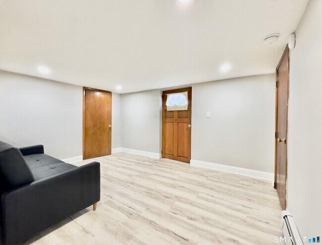 Foto del edificio - 96 Knickerbocker Ave