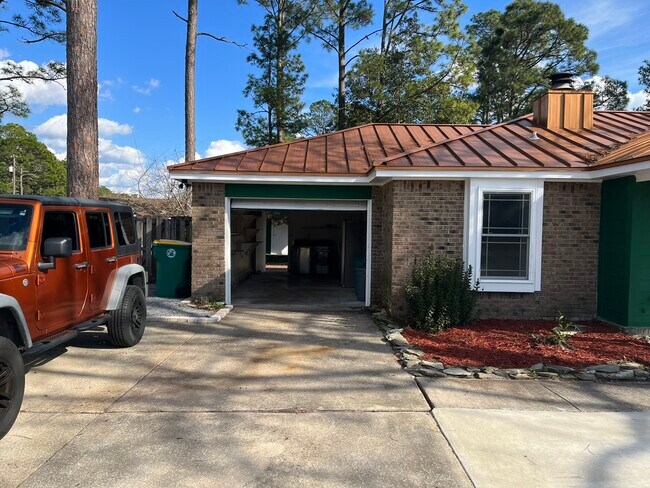 Foto del edificio - 1423 Mixon Dr