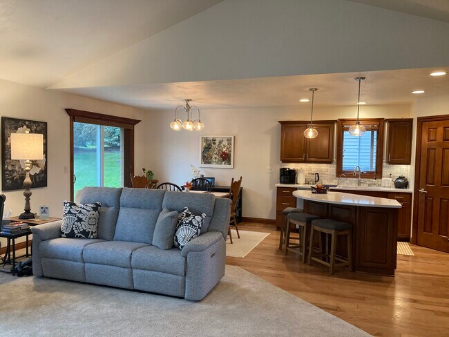 Building Photo - 6951 Brackenwood Ln