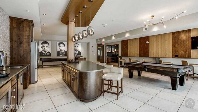 Building Photo - Studio, 1 bath Flat - 2501 W 7th St