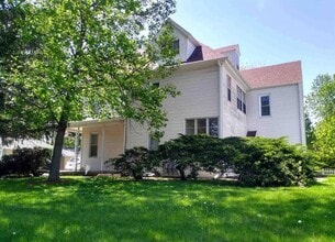 Building Photo - 430 S 14th St