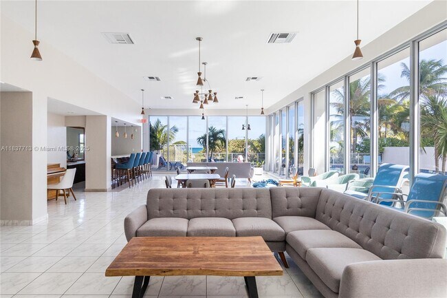 Foto del edificio - 9225 Collins Ave